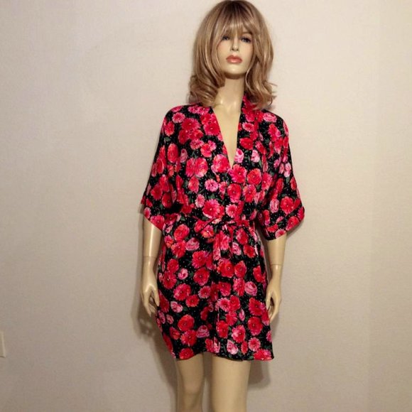 Laura Adams Other - Floral Pink & Red Kimono robe with tie Satiny Short 35" length NWOT OS